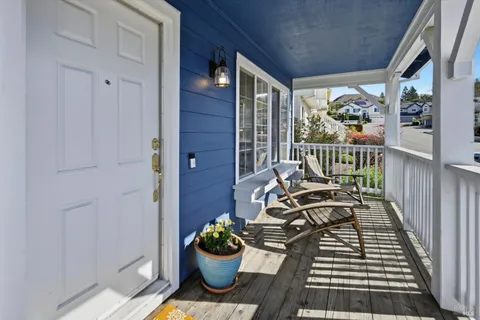 $995,000 | 104 Village Oaks Court, Healdsburg, CA 95448