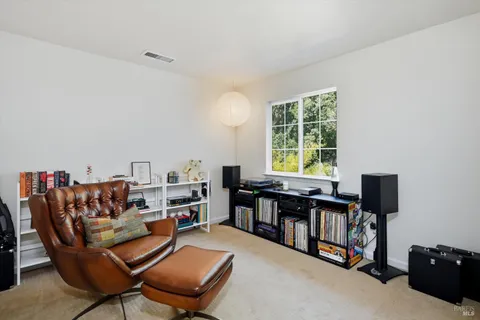 $995,000 | 104 Village Oaks Court, Healdsburg, CA 95448