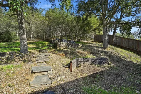 $995,000 | 104 Village Oaks Court, Healdsburg, CA 95448