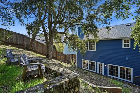 $995,000 | 104 Village Oaks Court, Healdsburg, CA 95448