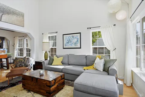 $995,000 | 104 Village Oaks Court, Healdsburg, CA 95448