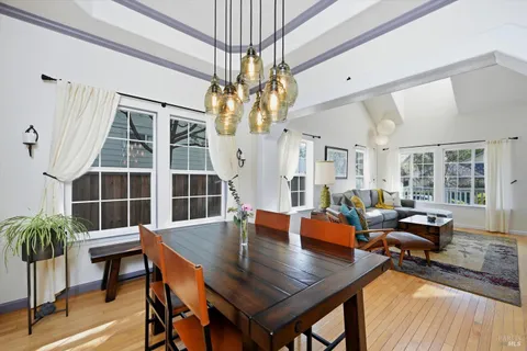 $995,000 | 104 Village Oaks Court, Healdsburg, CA 95448