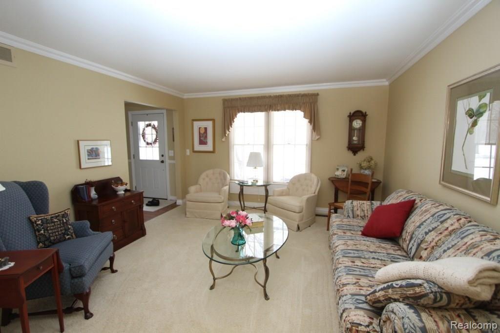 1187 Barneswood Lane Rochester, MI 48306 - Photo 6 of 24 IMG_5105.jpg