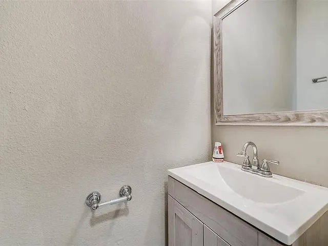 $320,000 | 3919 Kenilworth Street, Dallas, TX 75210