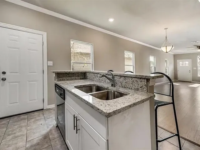 $320,000 | 3919 Kenilworth Street, Dallas, TX 75210