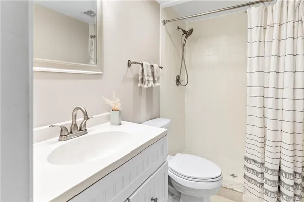 $6,000 | Undisclosed Address, Hampton Bays, NY 11946