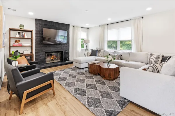 $6,000 | Undisclosed Address, Hampton Bays, NY 11946