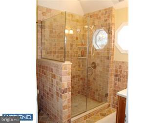 156 Red Stone Ridge Delran, NJ 08075 - Photo 5 of 12 Bathroom