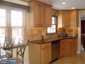 156 Red Stone Ridge Delran, NJ 08075 - Photo 7 of 12 Kitchen