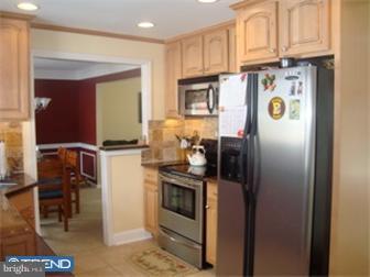 156 Red Stone Ridge Delran, NJ 08075 - Photo 8 of 12 Kitchen
