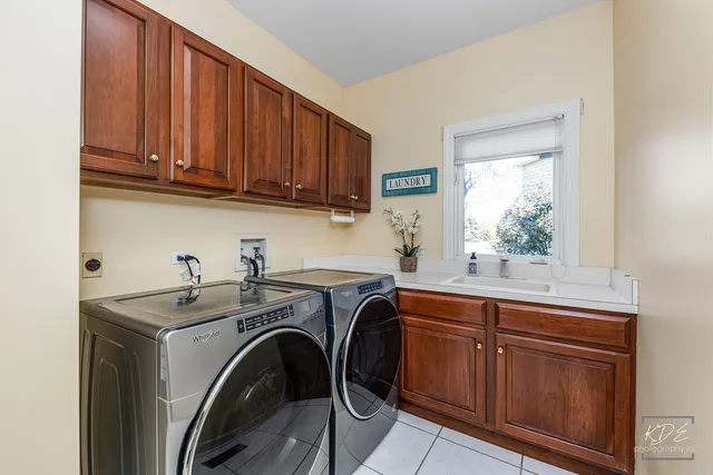 $825,000 | 940 Burnham Court, Aurora, IL 60502