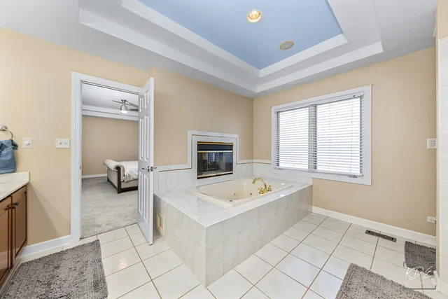 $825,000 | 940 Burnham Court, Aurora, IL 60502