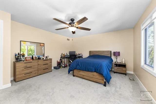 $825,000 | 940 Burnham Court, Aurora, IL 60502