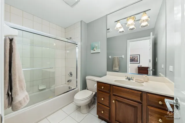 $825,000 | 940 Burnham Court, Aurora, IL 60502