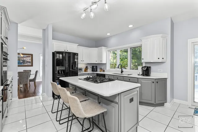 $825,000 | 940 Burnham Court, Aurora, IL 60502