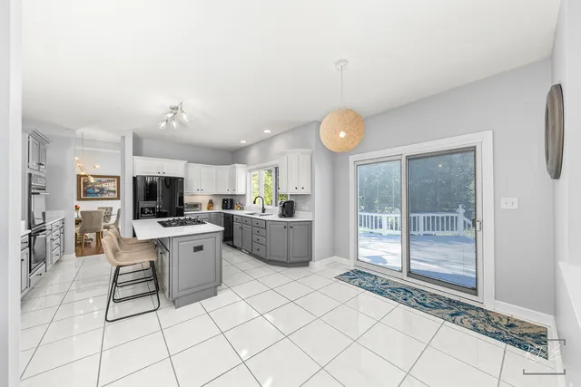 $825,000 | 940 Burnham Court, Aurora, IL 60502