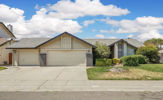$549,000 | 211 Wren Drive, Galt, CA 95632