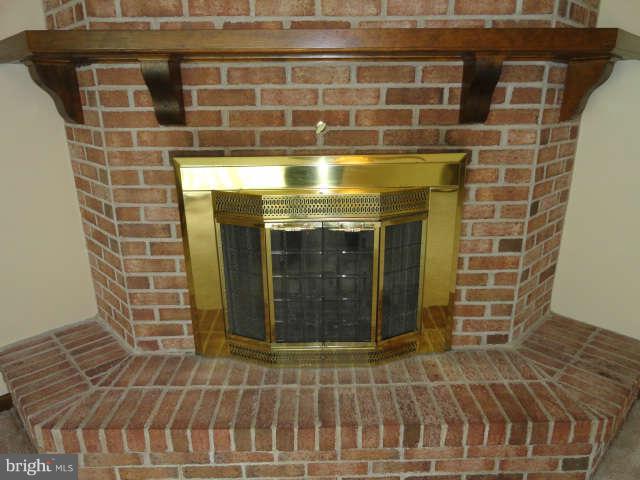 7141 Poole Jones Road Frederick, MD 21702 - Photo 3 of 22 Living Room