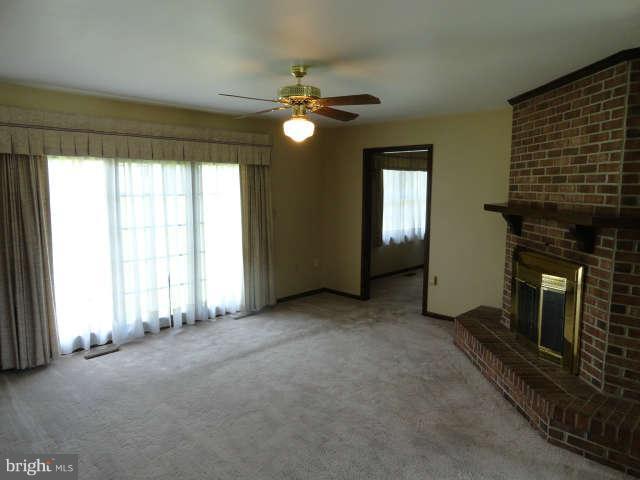 7141 Poole Jones Road Frederick, MD 21702 - Photo 4 of 22 Living Room