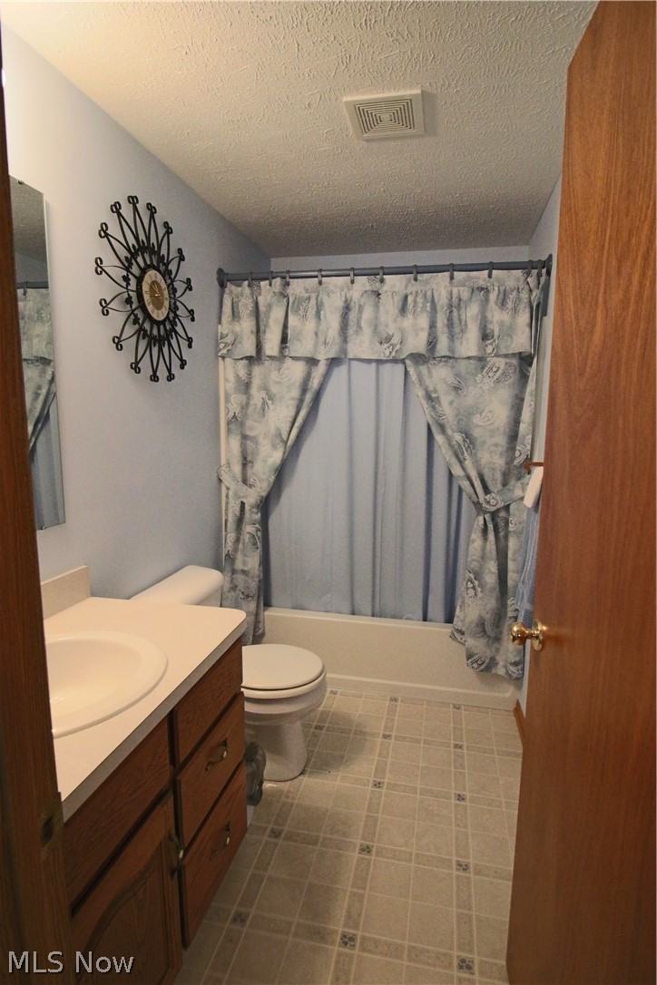 889 Barnard Road Wooster, OH 44691 - Photo 30 of 32 2nd floor full bathroom