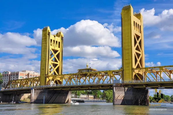 a street sign on the side of a building