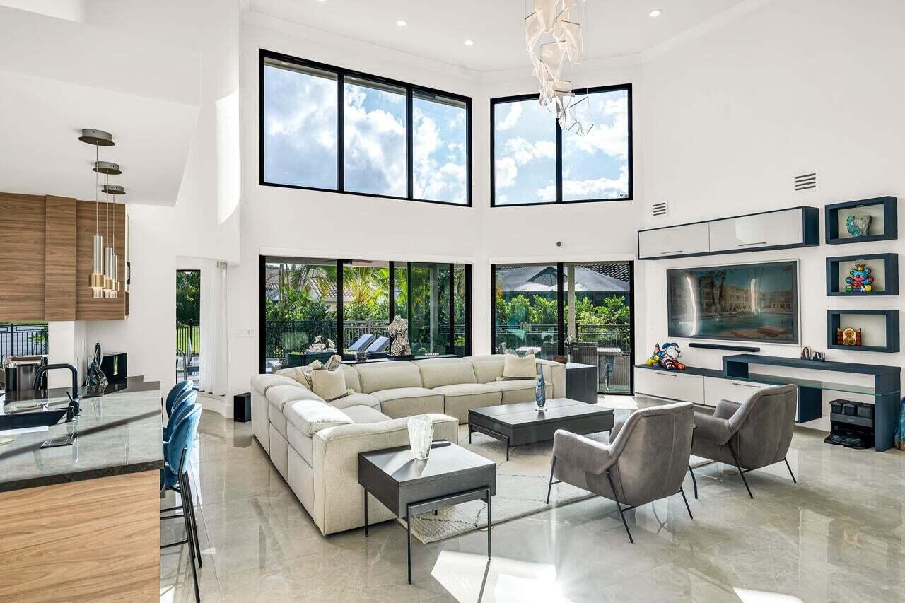 2692 Northwest 45th Street Boca Raton, FL 33434 - Photo 9 of 50 20221205181250089343000000-o