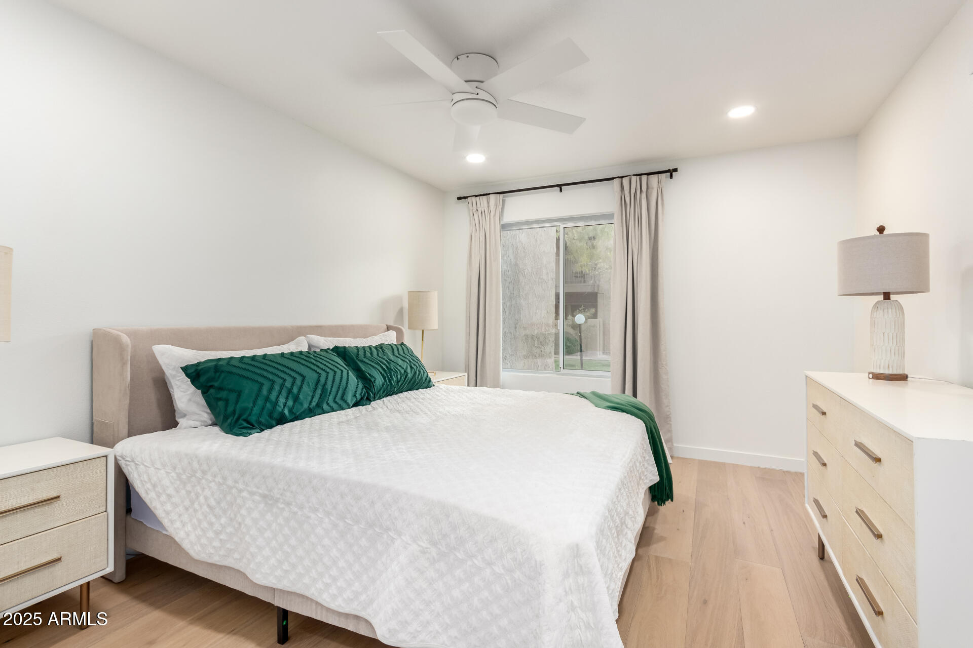 5525 East Thomas Road, Unit M15 Phoenix, AZ 85018 - Photo 20 of 45 18 Thomas