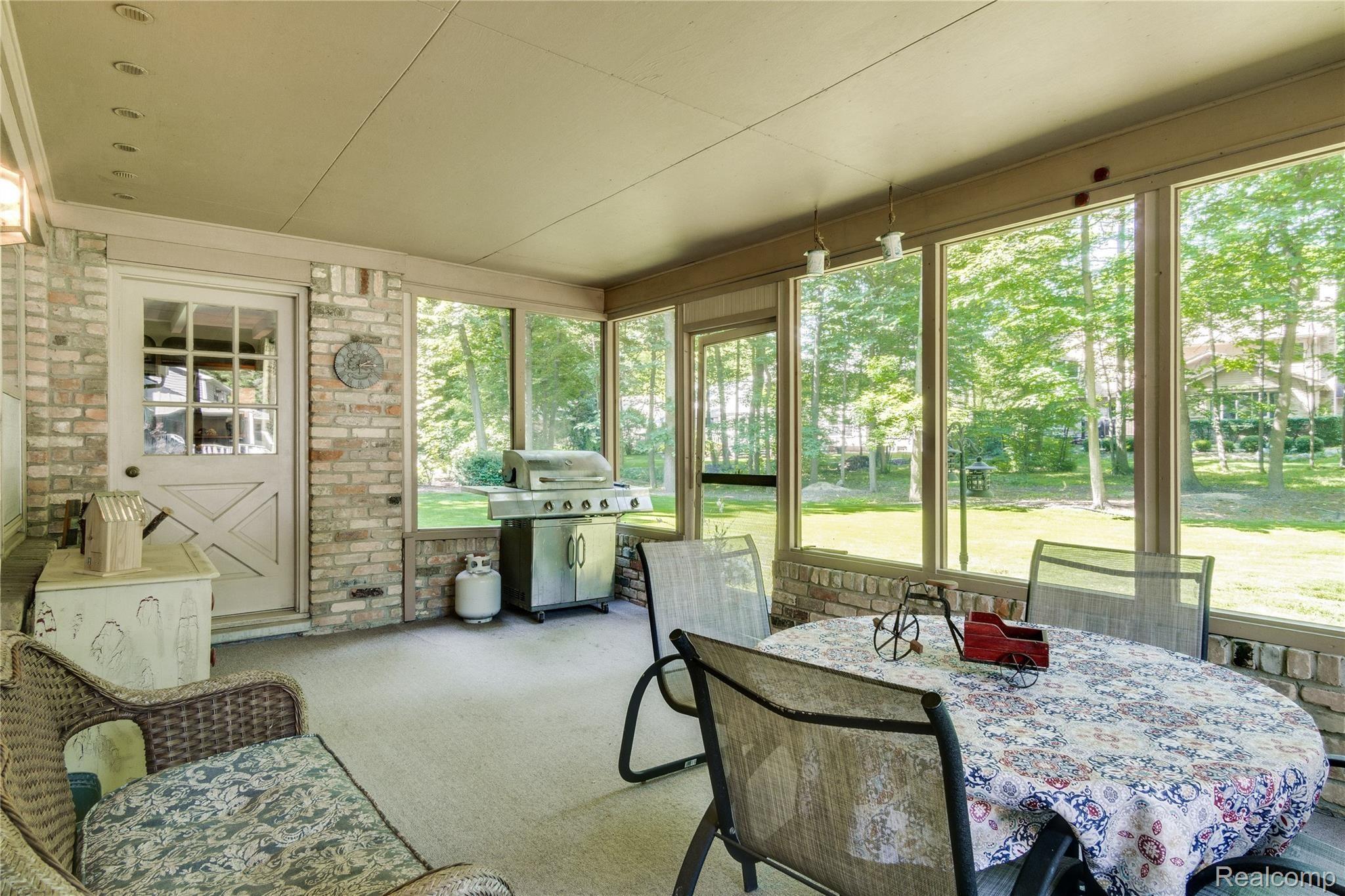 6404 Kings Pointe Road Grand Blanc, MI 48439 - Photo 15 of 38 Interiors (19 of 39).jpg