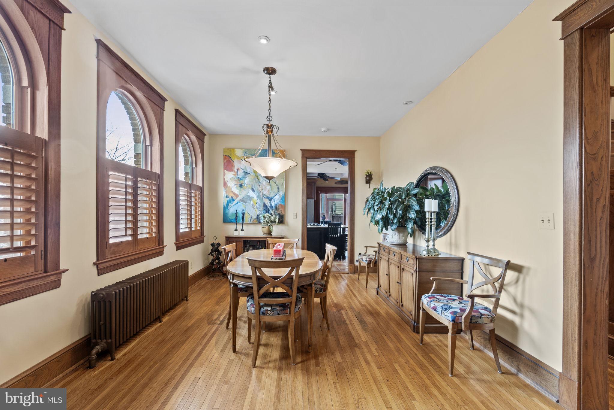 1100 E Street Northeast Washington, DC 20002 - Photo 18 of 66 Classic colossal table sized DR