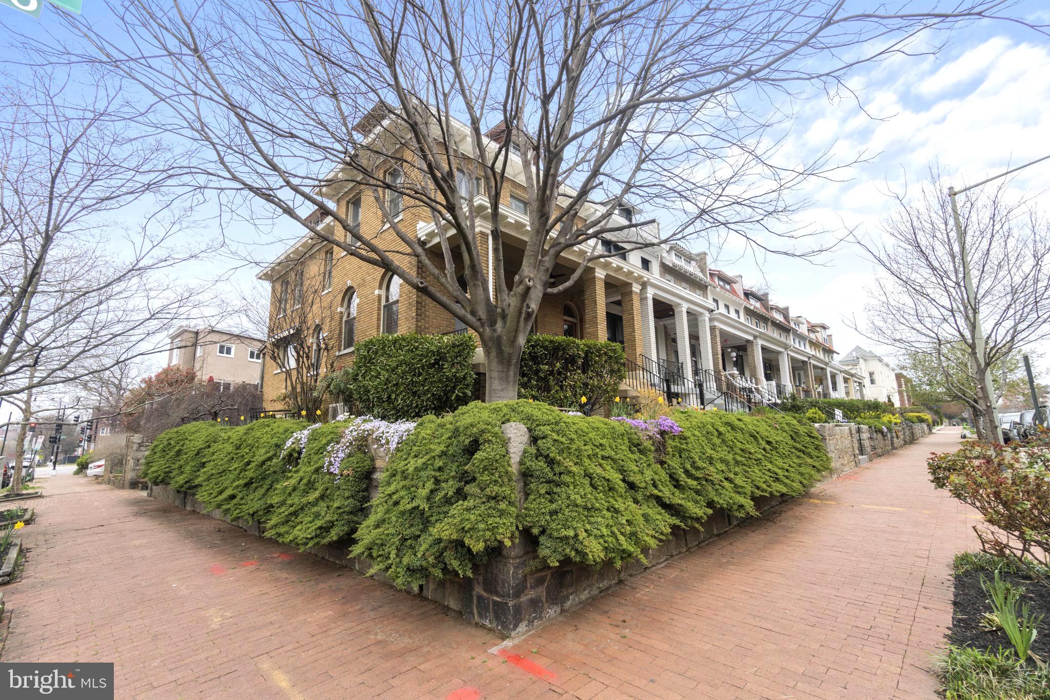 1100 E Street Northeast Washington, DC 20002 - Photo 3 of 66 4car OSP, legal unit,best appliances, large rooms.