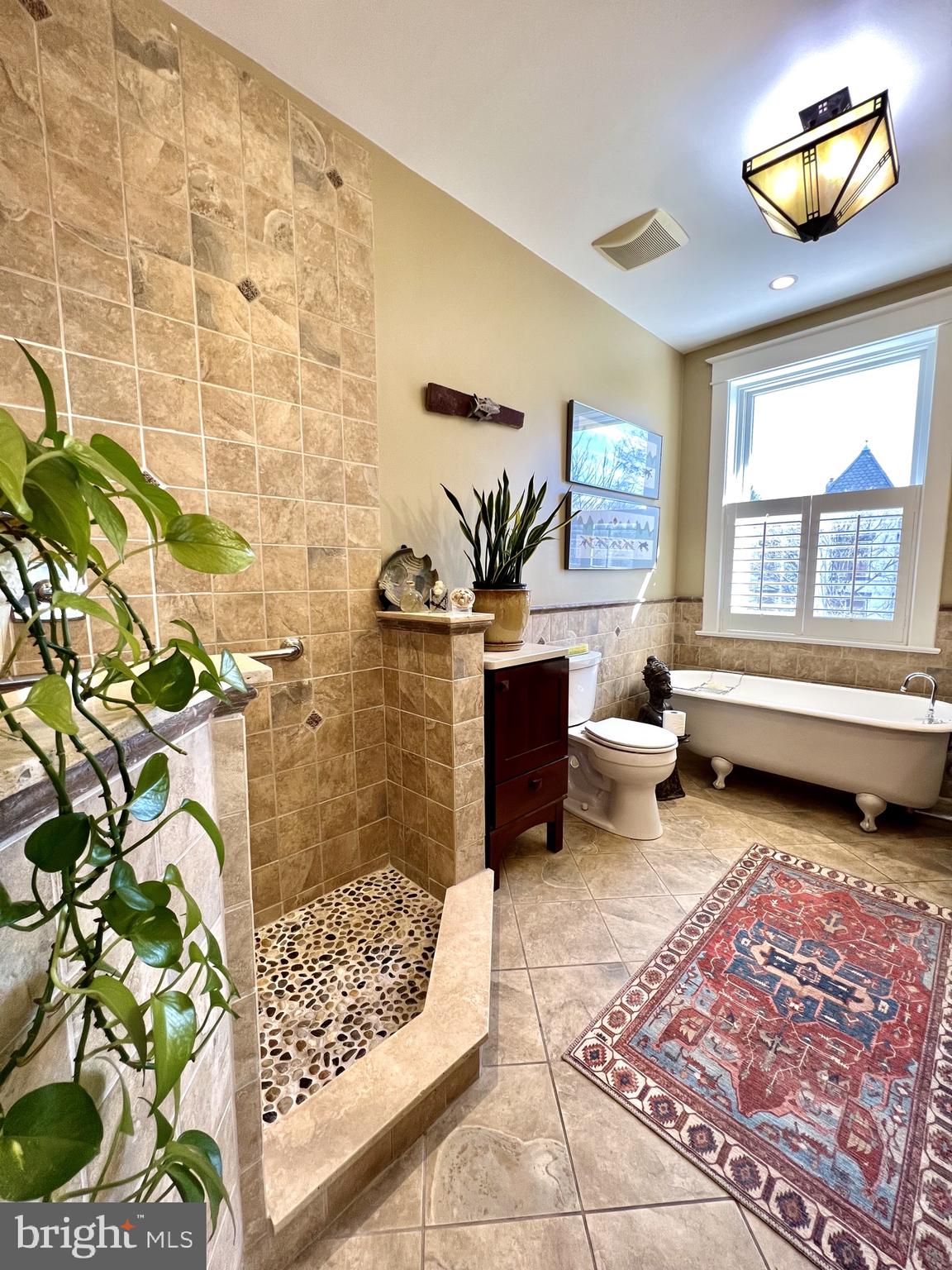 1100 E Street Northeast Washington, DC 20002 - Photo 36 of 66 Bright & light thruout