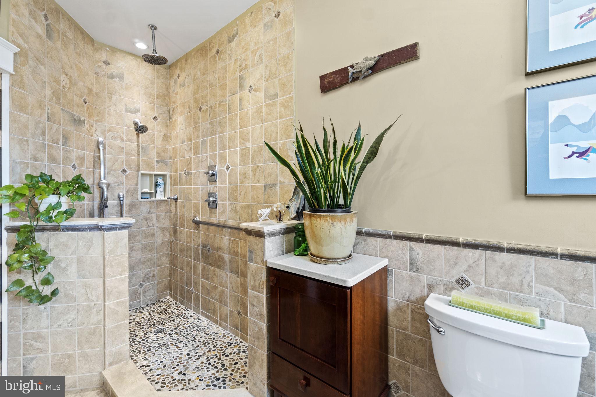 1100 E Street Northeast Washington, DC 20002 - Photo 38 of 66 The shower for 2
,stays bright