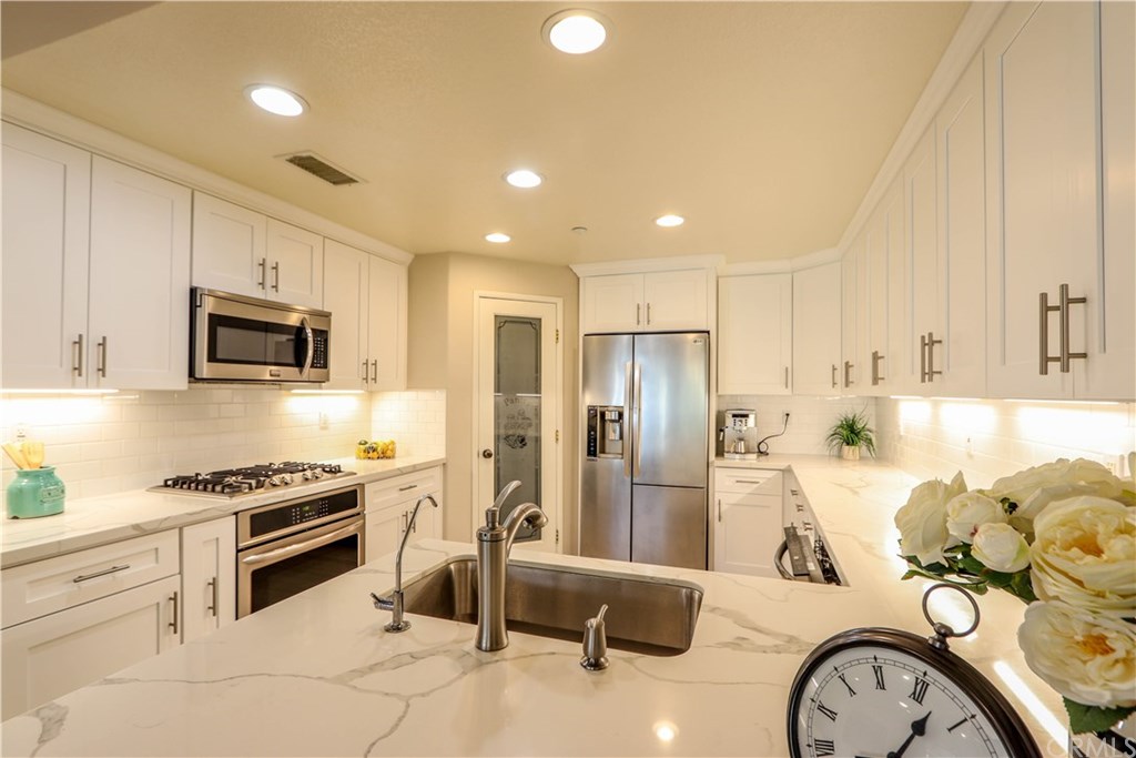 264 Lockford Irvine, CA 92602 - Photo 6 of 15