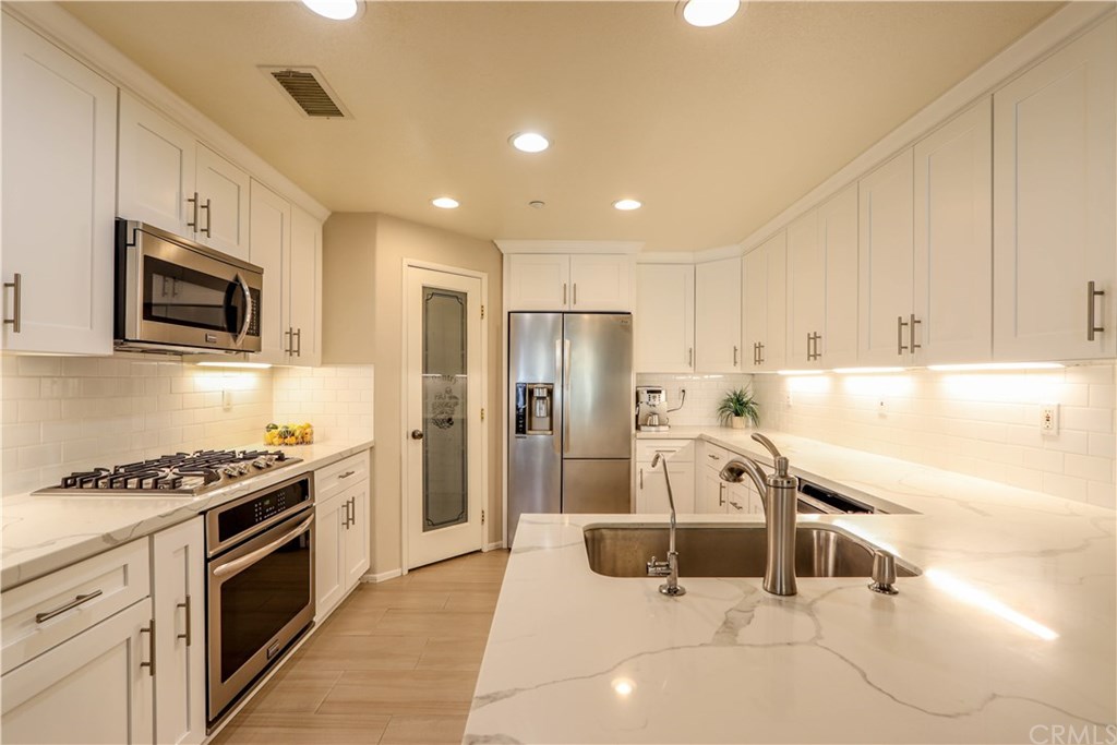 264 Lockford Irvine, CA 92602 - Photo 7 of 15