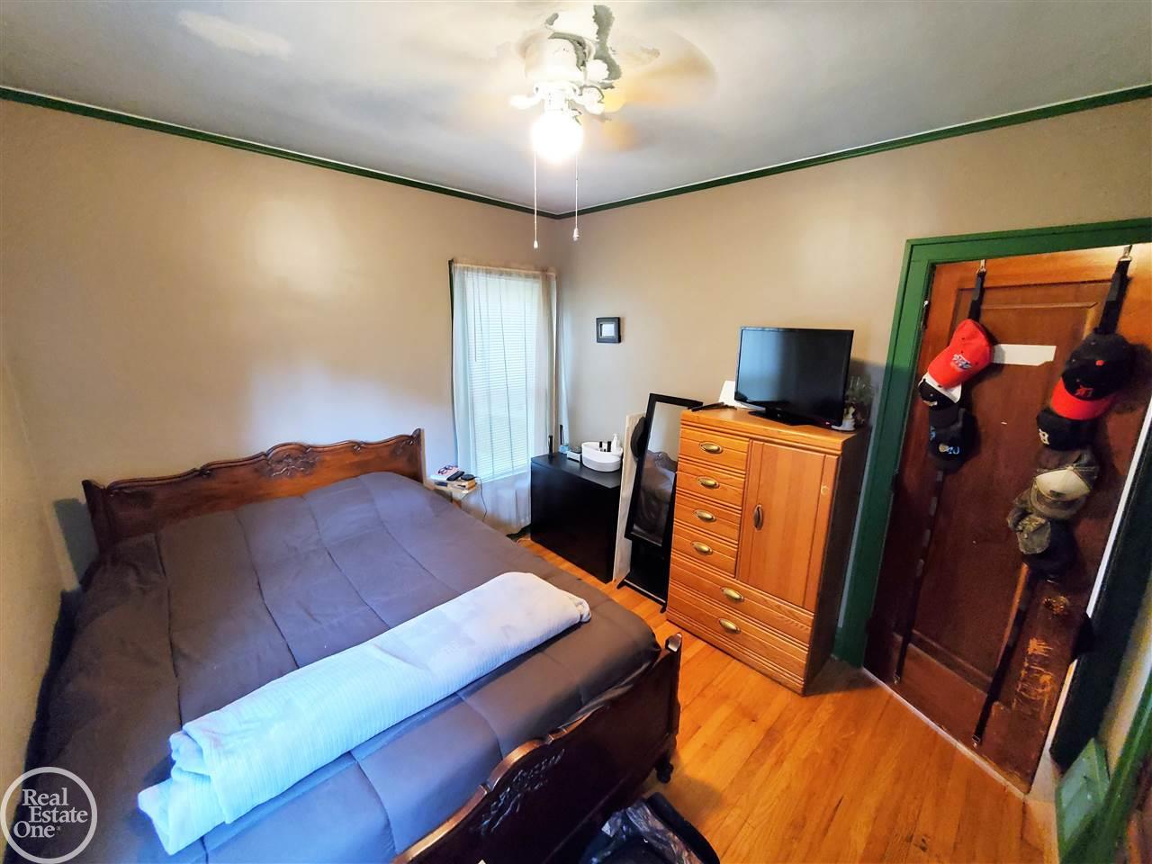 15713 Charles R Avenue Eastpointe, MI 48021 - Photo 24 of 65 Gallery Image 24