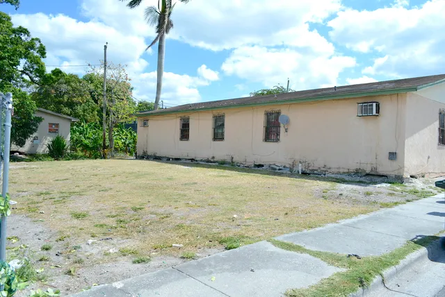 $250,000 | 701 Southwest Ave D, Unit 1, Belle Glade, FL 33430