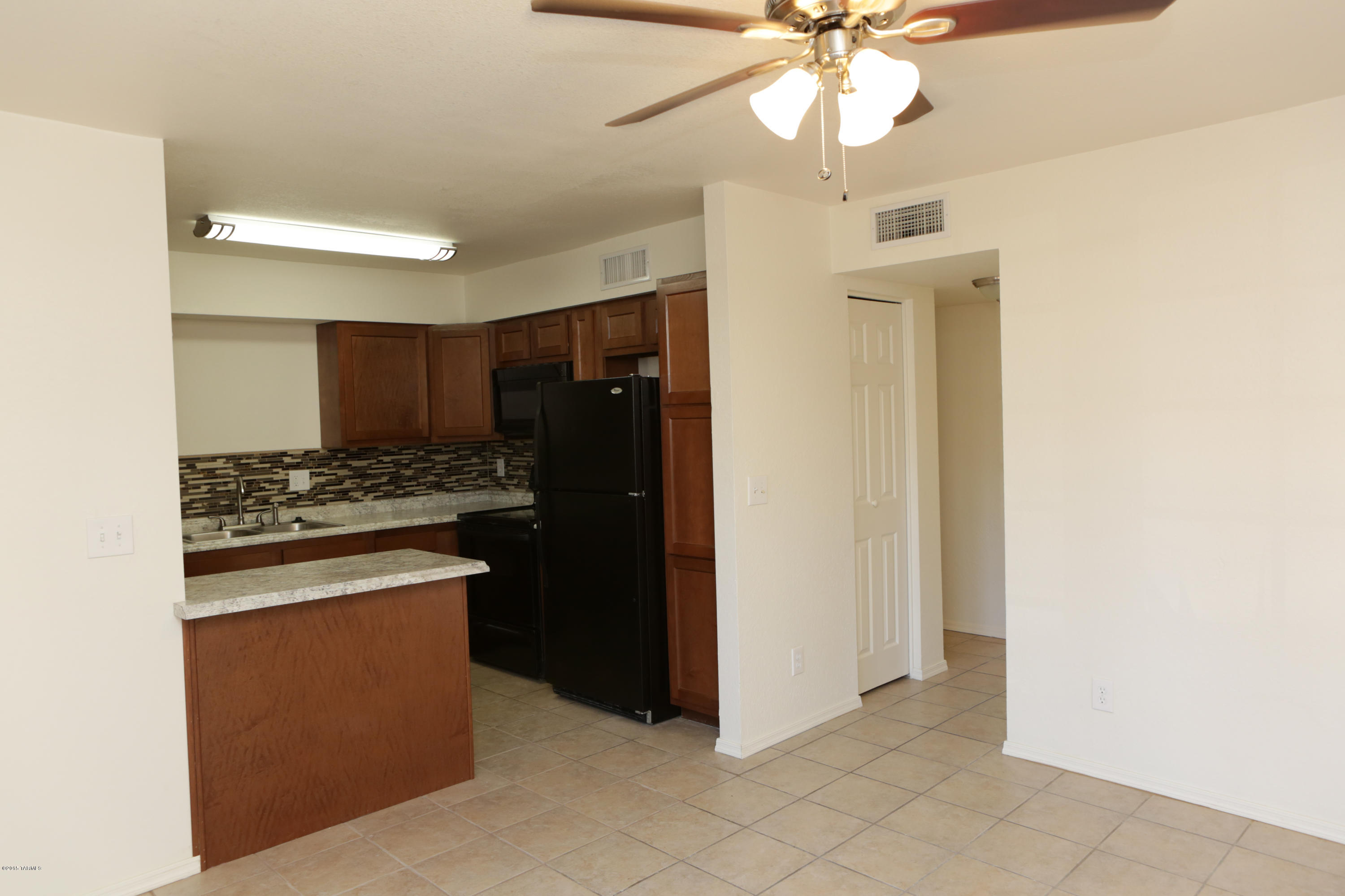 2749 West Anklam Road, Unit B Tucson, AZ 85745 - Photo 8 of 41 Gallery Image 8