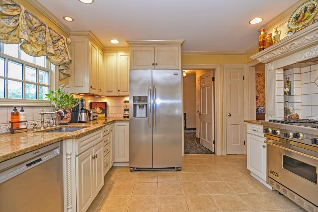 53 Standish Road Milton, MA 02186 - Photo 5 of 41 Gallery Image 5