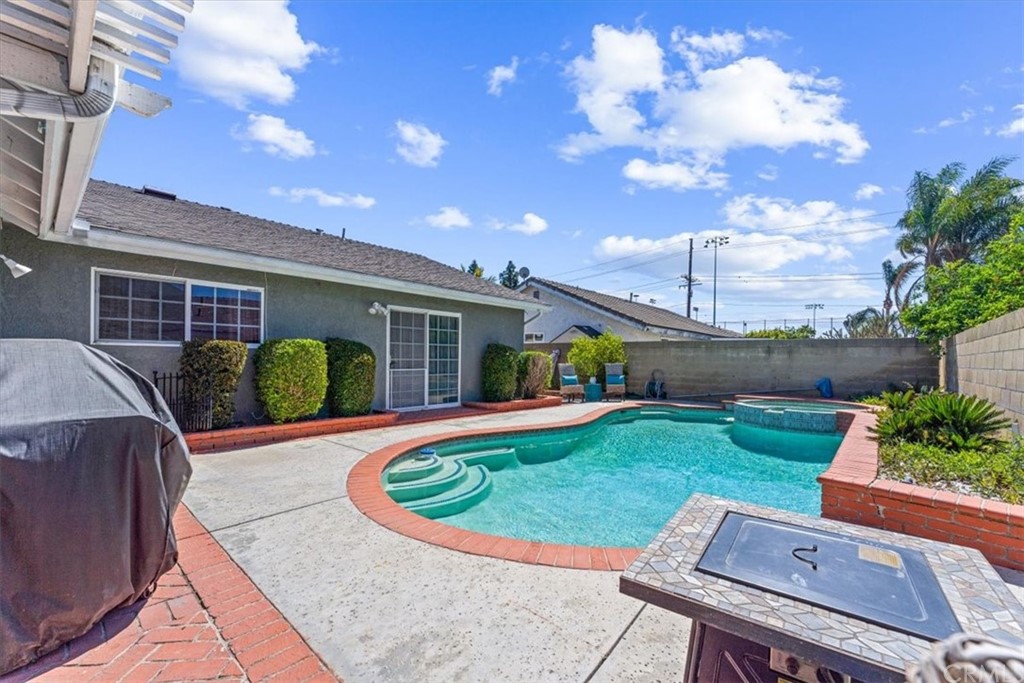1013 London Circle Placentia, CA 92870 - Photo 30 of 45 a view of a house with backyard and sitting area
