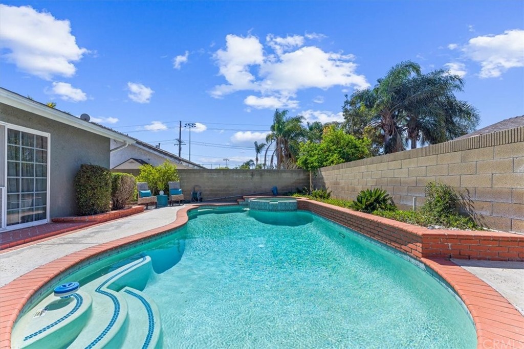 1013 London Circle Placentia, CA 92870 - Photo 31 of 45 a view of a backyard with plants and a patio