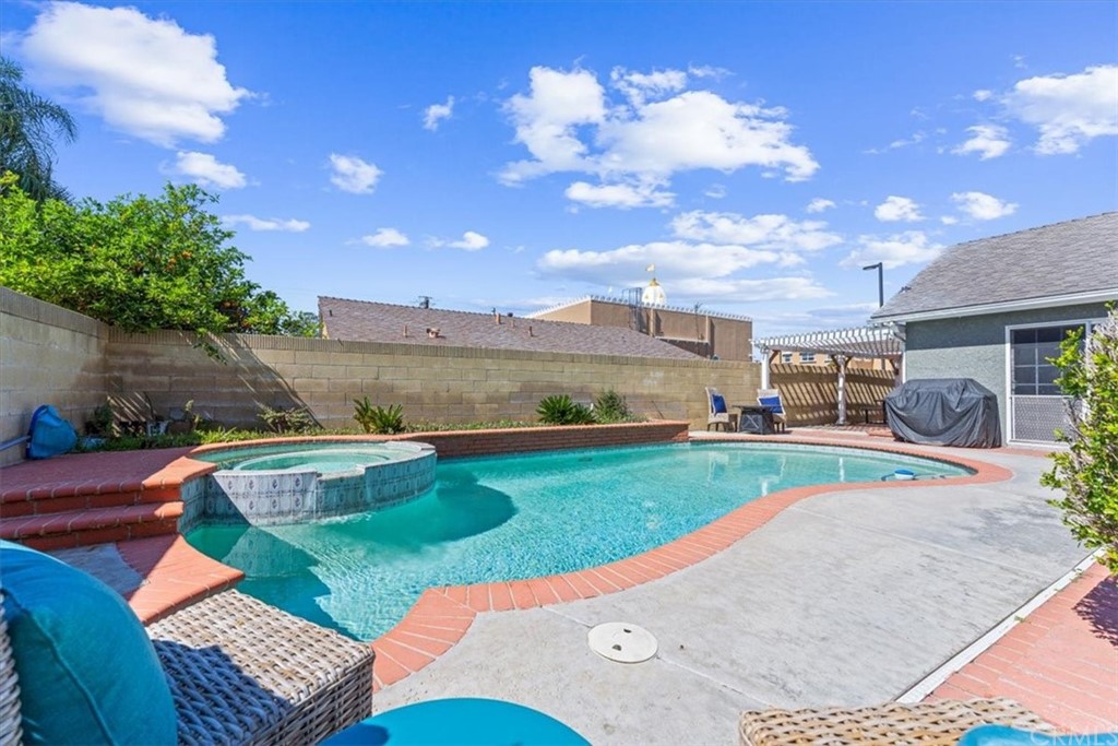1013 London Circle Placentia, CA 92870 - Photo 34 of 45 a view of a backyard with couches plants and large tree