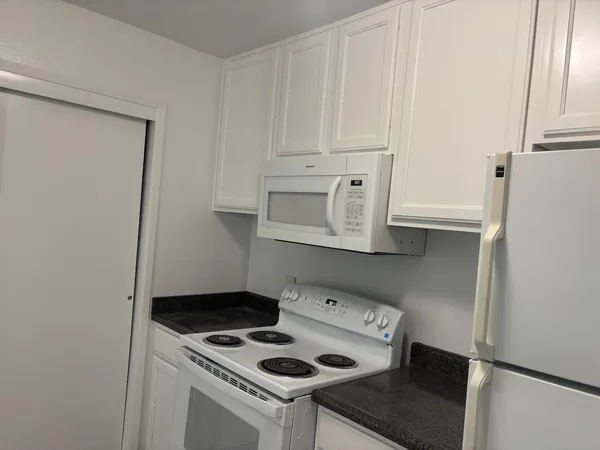 $190,000 | 411 West Santa Ana Avenue, Unit 1, Clovis, CA 93612