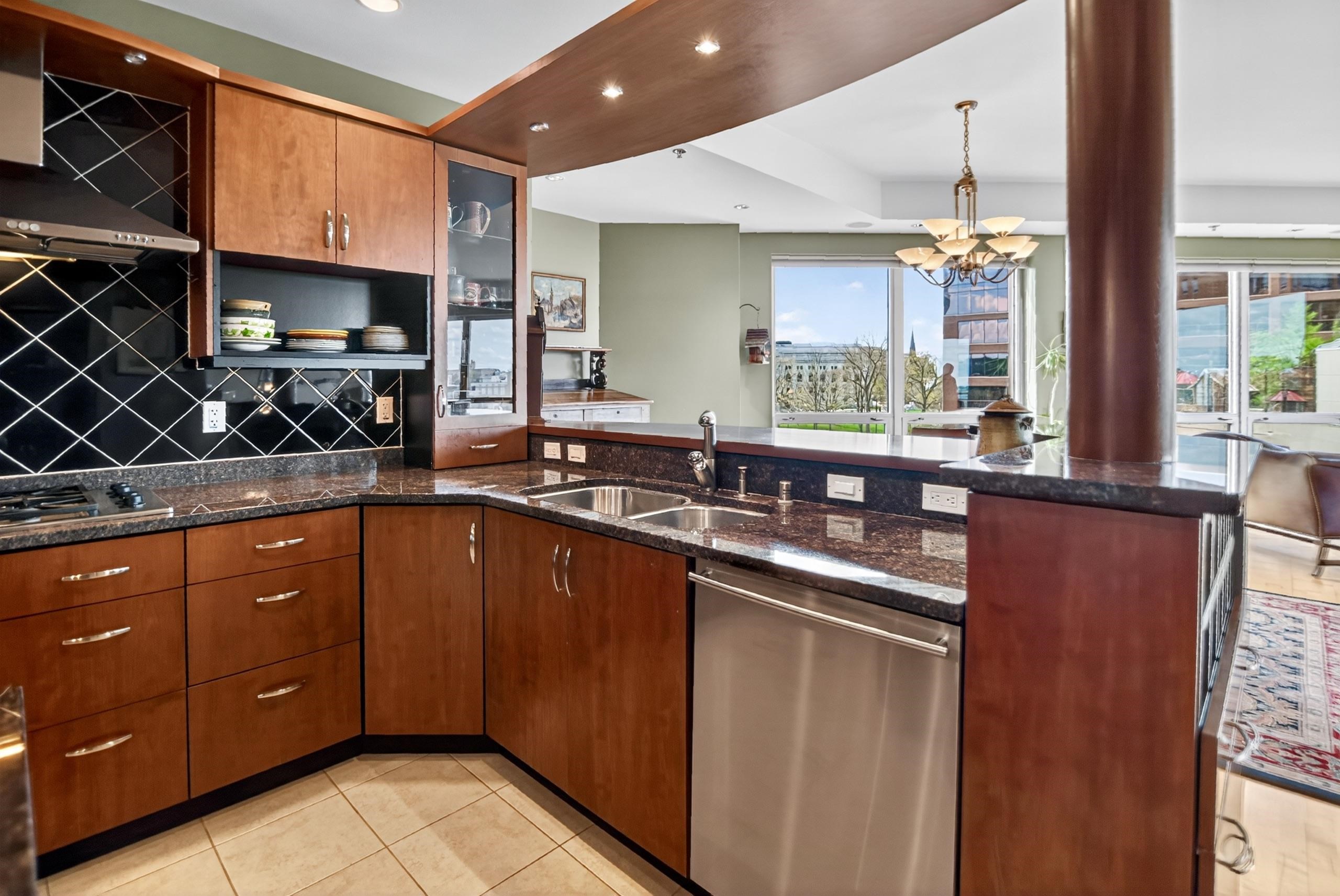 125 North Hamilton Street, Unit 806 Madison, WI 53703 - Photo 23 of 50