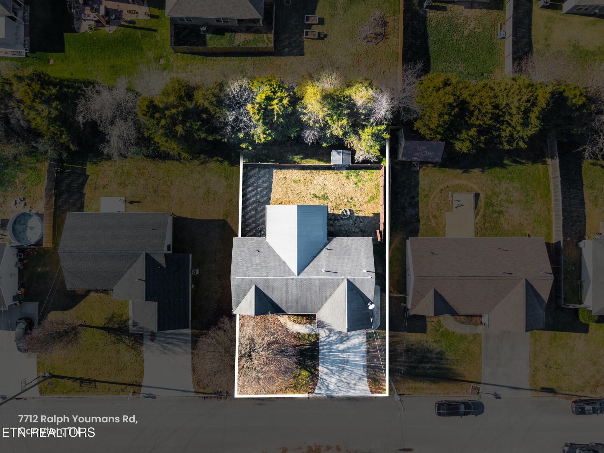 7712 Ralph Youmans Road Corryton, TN 37721 - Photo 29 of 33 an outdoor living room with furniture and flowers