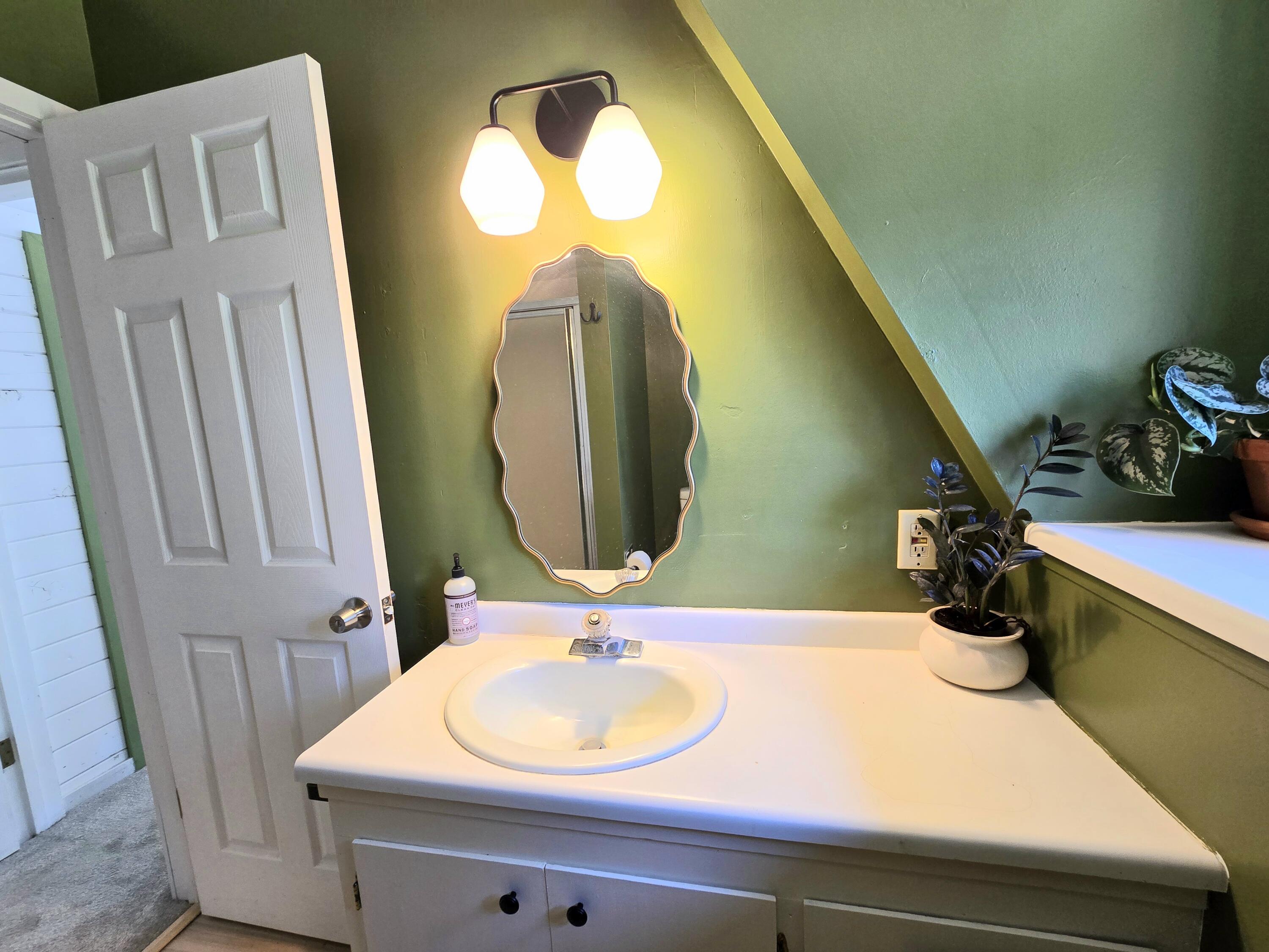 10211 Old Fort Road Klamath Falls, OR 97601 - Photo 37 of 79 upstairs bathroom