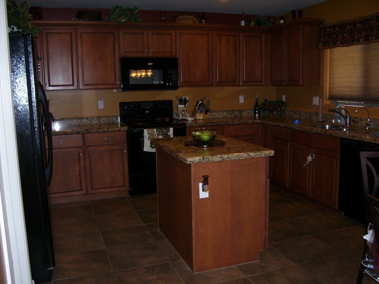 2332 West Steed Ridge Phoenix, AZ 85085 - Photo 6 of 11 Kitchen - Granite Countertops and Island