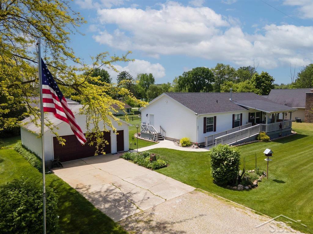 531 West Myrtle Road Sanford, MI 48657 - Photo 2 of 50
