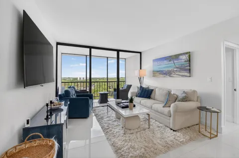 $349,000 | 6815 Willow Wood Drive, Unit 4083, Boca Raton, FL 33434
