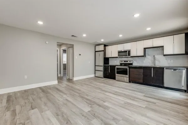 $1,100 | 4921 Bryan Street, Unit 207, Dallas, TX 75204