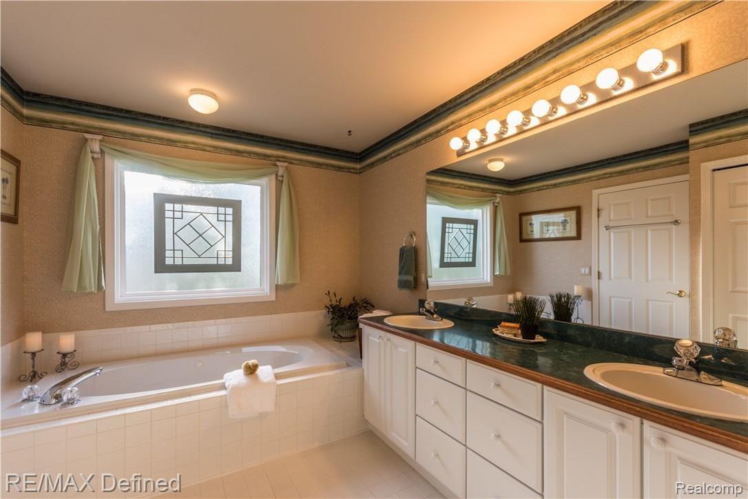 3819 Red Root Road Lake Orion, MI 48360 - Photo 31 of 37 Master Bathroom